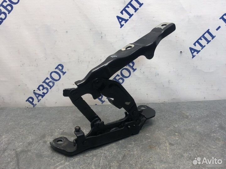 Петля правая Kia Stinger Gt