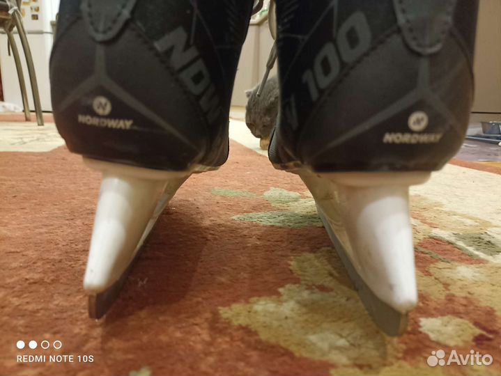 Коньки хоккейные