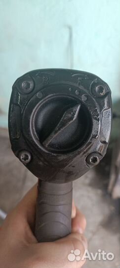 Гайковерт пневматический