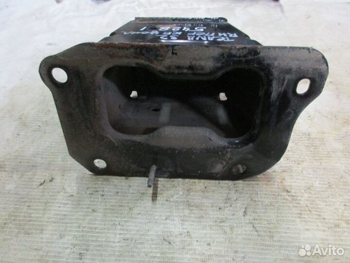 Кронштейн усилителя переднего бампера правый Nissa