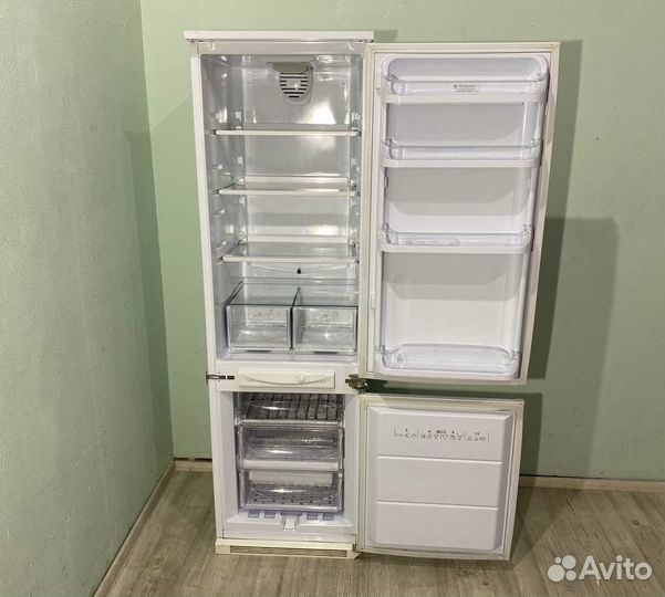Встроенный холодильник hotpoint-ariston