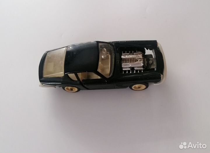 Модель автомобиля мазерати мистраль-купе