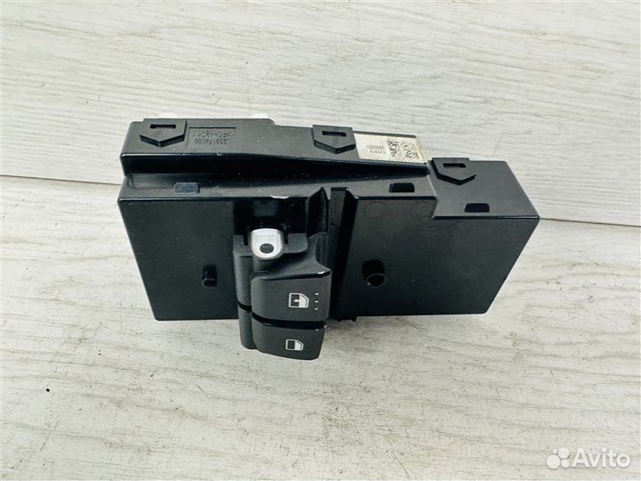 Кнопки стеклоподъемника передние левые Hyundai