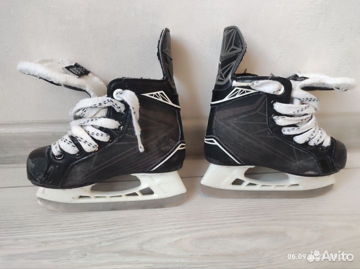Коньки хоккейные
