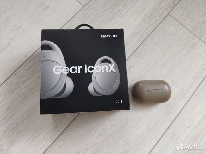 Беспроводные фитнес-наушники Samsung Gear IconX