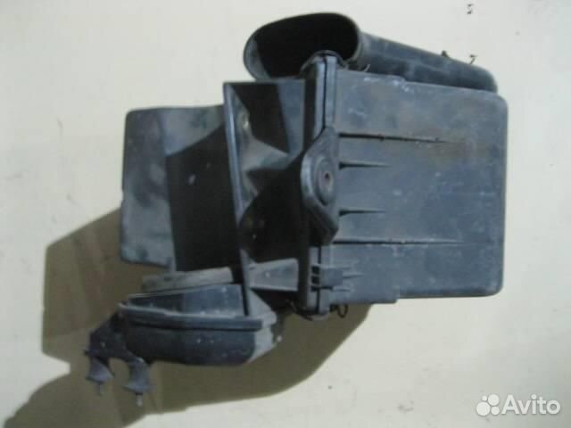 Корпус воздушного фильтра от Audi 100 (C4) 1991-1