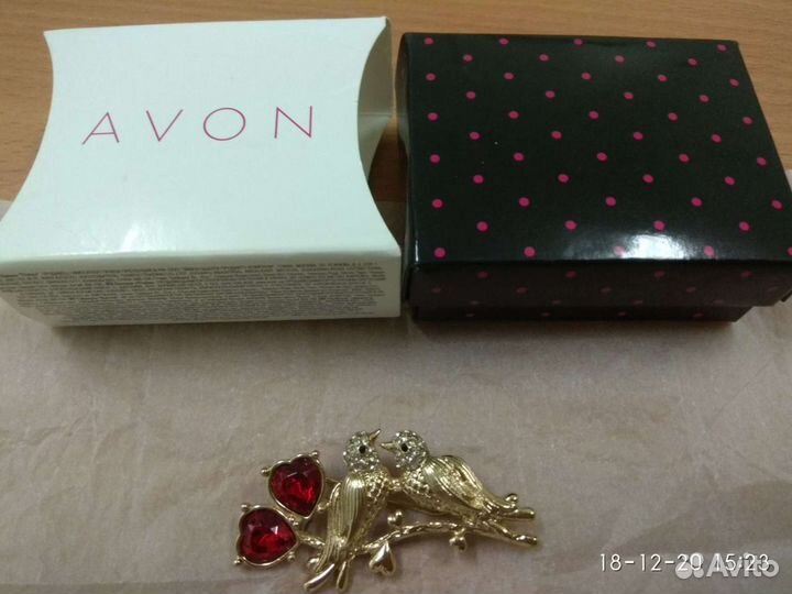 Брошь, колье, подвеска, подставка для тарелки