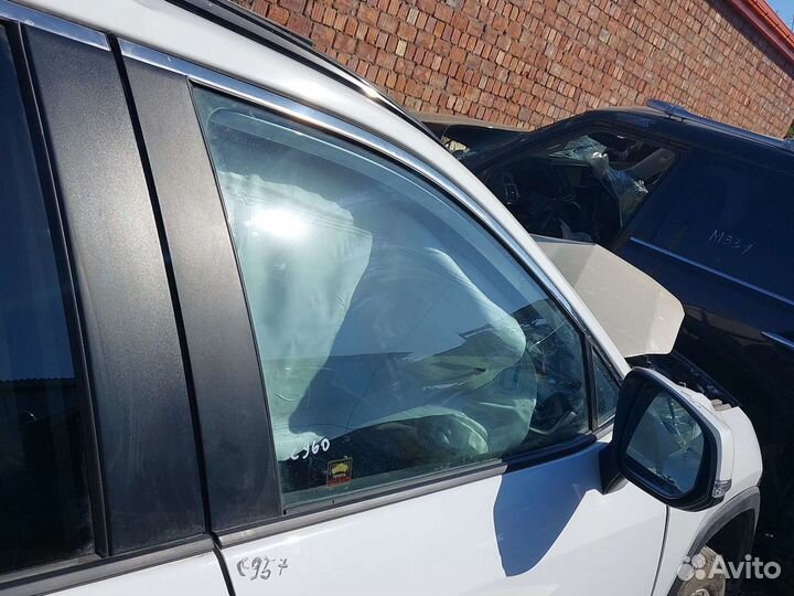 Toyota RAV4 ха50 стекло переднее правое