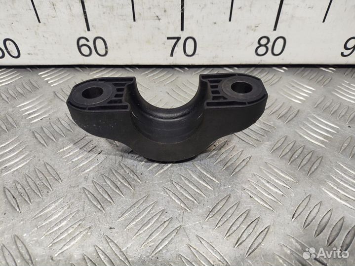 Б/У Кронштейн крепления переднего стабилиза#001