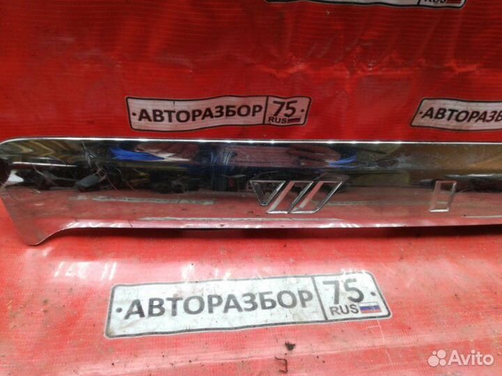 Накладка на дверь багажника Toyota Wish ZGE20G