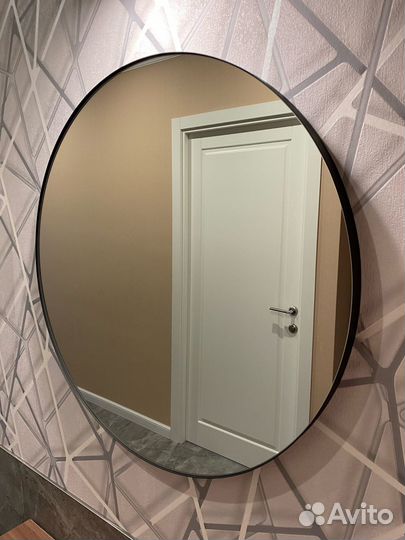 Зеркало настенное круглое в раме 70 см