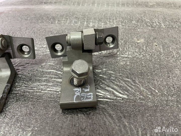 Петли двери передние правые Bmw 5 Серия E60 2.5 AT