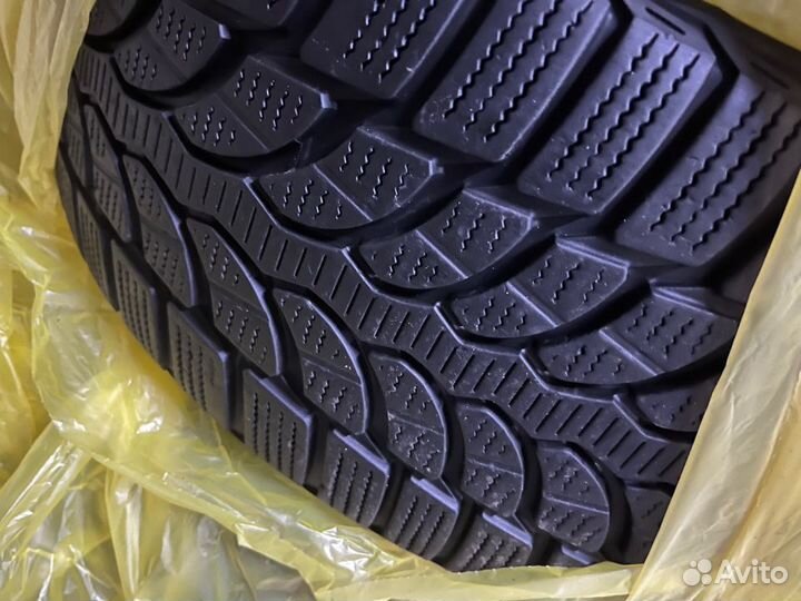 Bridgestone Blizzak LM-32 215/40 R18 89VR