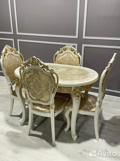 Кухонный стол и стулья