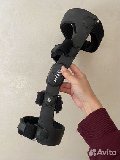 Ортез на коленный сустав donjoy