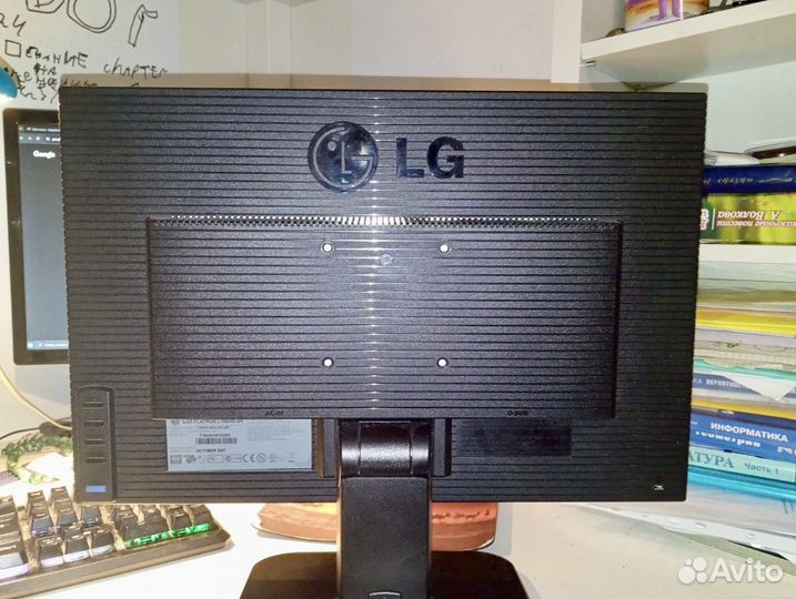 Монитор LG Flatron L92WS