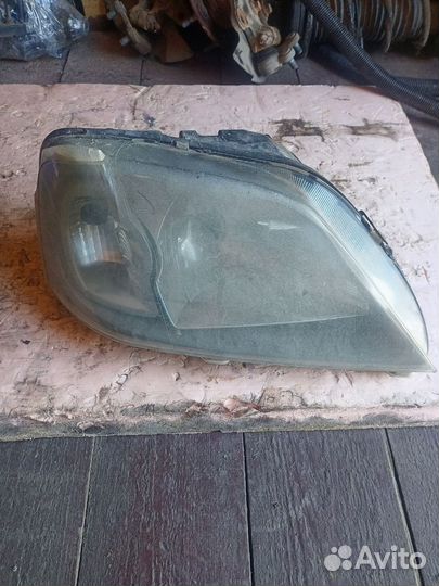 Фара правая Renault Logan 2007 748411.022