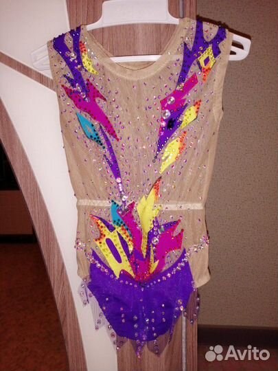 Продам новый купальник для художественной гимнасти