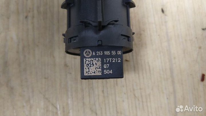 Кнопка запуска двигателя Mercedes-Benz A2139055500