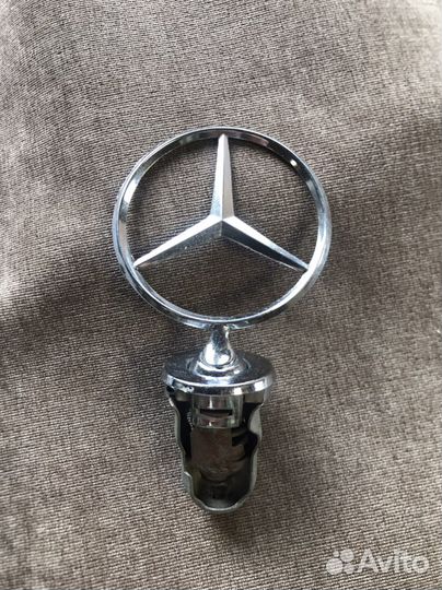 Значок mercedes на капот