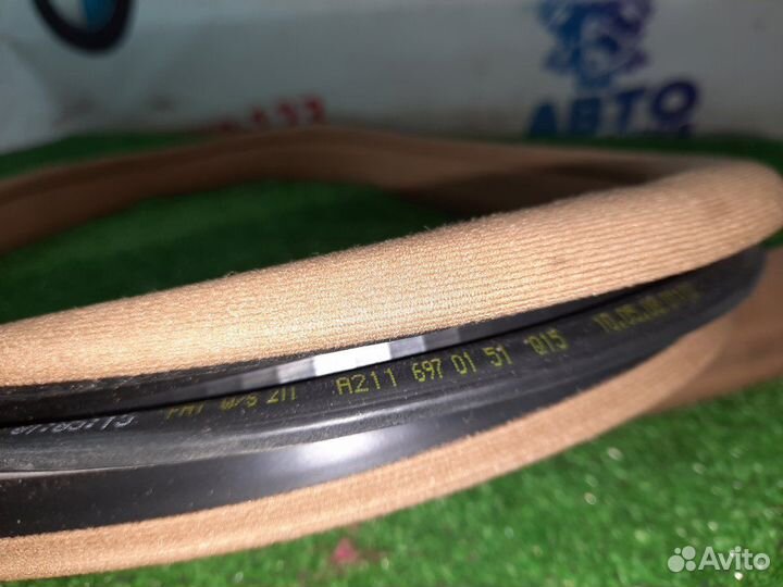 Уплотнитель двери передний Mercedes E320 W211