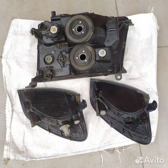 Фара передняя для Ленд Крузера 100