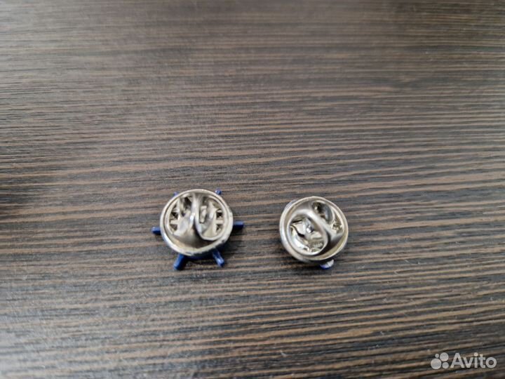 Фрачные значки якорь и штурвал