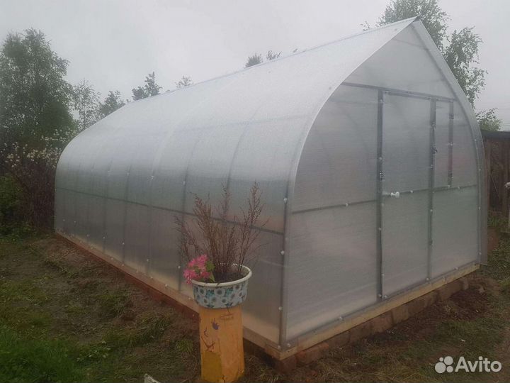 Теплицы большой выбор