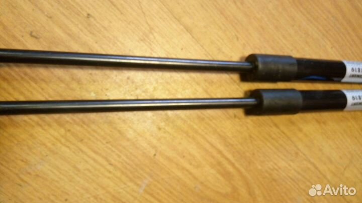 Амортизаторы крышки багажника Рено сценик 2