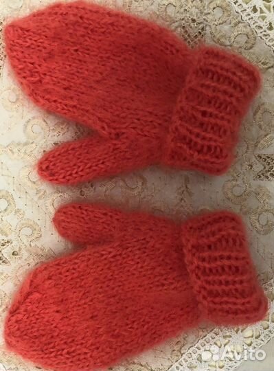 Варежки и носки вязаные детские