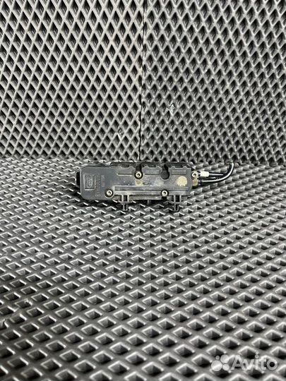 Блок клапанов пневмоподвески Land Rover Discovery