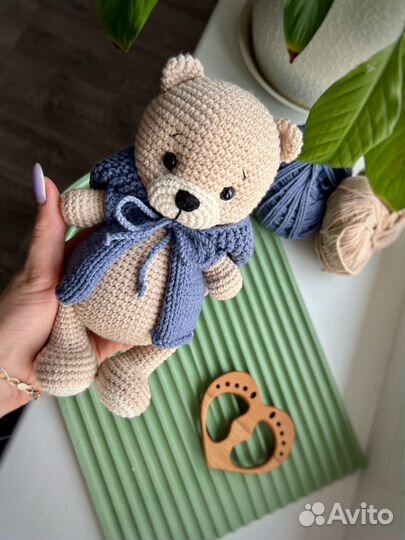 Вязанная игрушка ручной работы Мишка