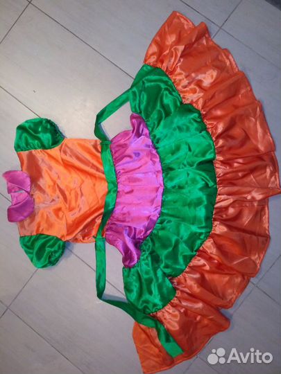 Костюмы, платья