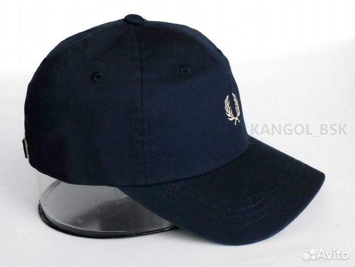 Бейсболка с логотипом 