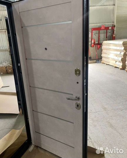 Входная дверь уличная