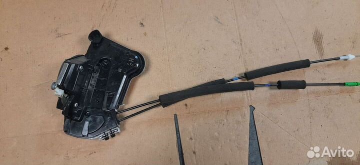 Замок передней правой двери Toyota Camry V70 XV70