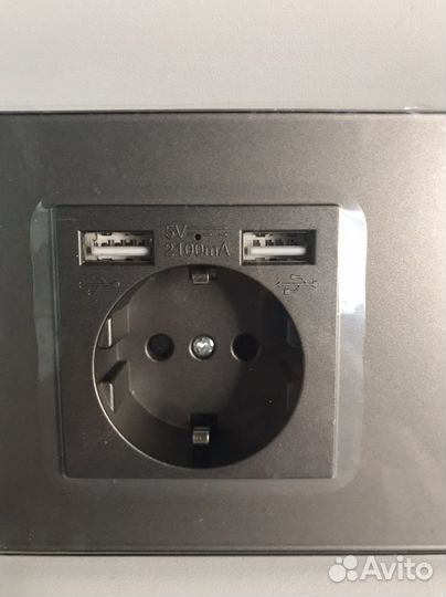 Розетка с 2 USB-порта