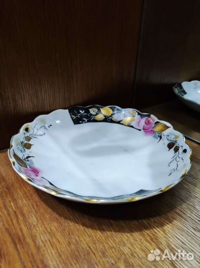 Фарфоровое блюдо