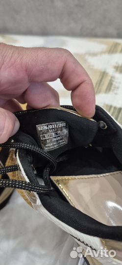 Кроссовки женские