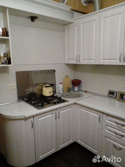 Кухонный гарнитур с варочной панелью и мойкой