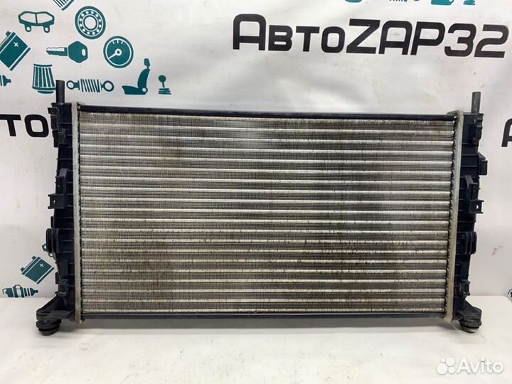 Радиатор охлаждения Ford Focus 2 hwda 2006