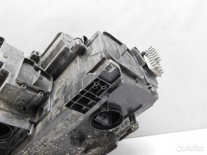 Фара правая Volkswagen Tiguan