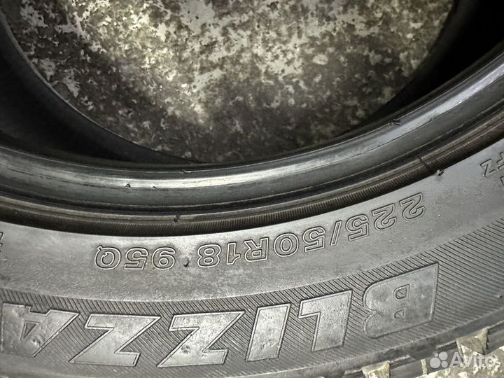 Bridgestone Blizzak Revo GZ 225/50 R18 95Q