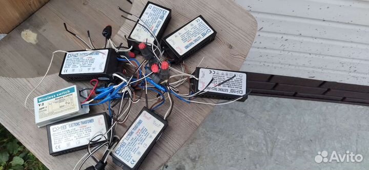 Имеются трансформаторы на люстру