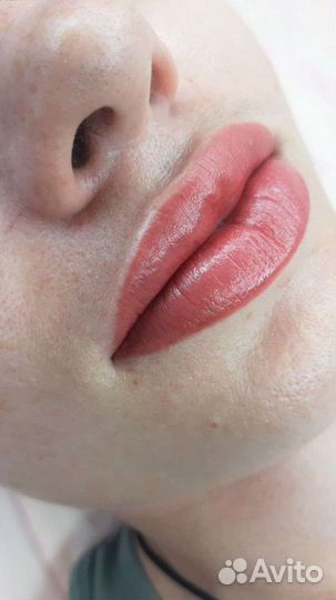 Перманентный макияж губ и бровей