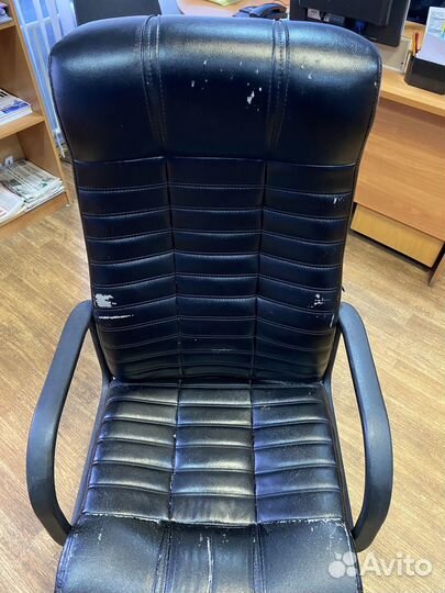 Кожанное кресло