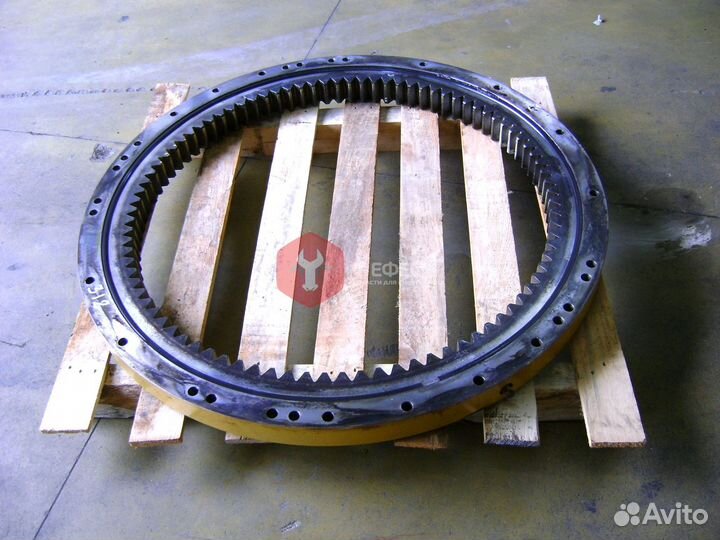 Поворотный круг Komatsu PC210LC-11