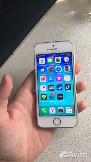 Телефон iPhone SE 2016