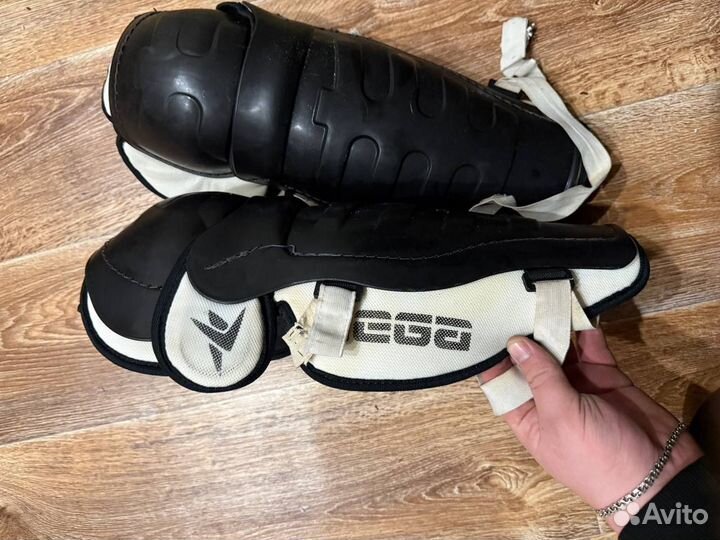 Хоккейные наколенники mega