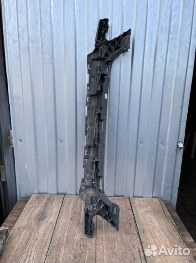 Усилитель бампера передний Ford Focus 2 1.6 2009